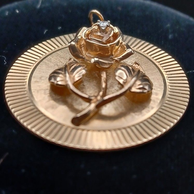 3D Rose Pendant With Diamond 