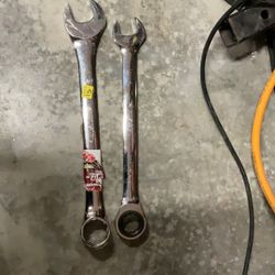 I Have 2 Wrench   1-1/2 And 1-1/4 Ratchet Wrench(husky)