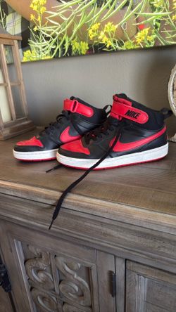 Nike black & red (Size 5.5 YOUTH)