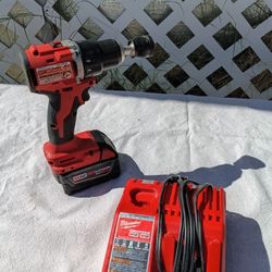 Milwaukee M18 18V Compact Brushless Cordless Drill/Driver
