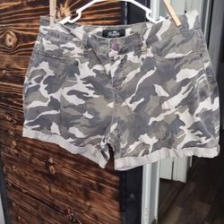 Woman's Shorts By Royalty Size 12