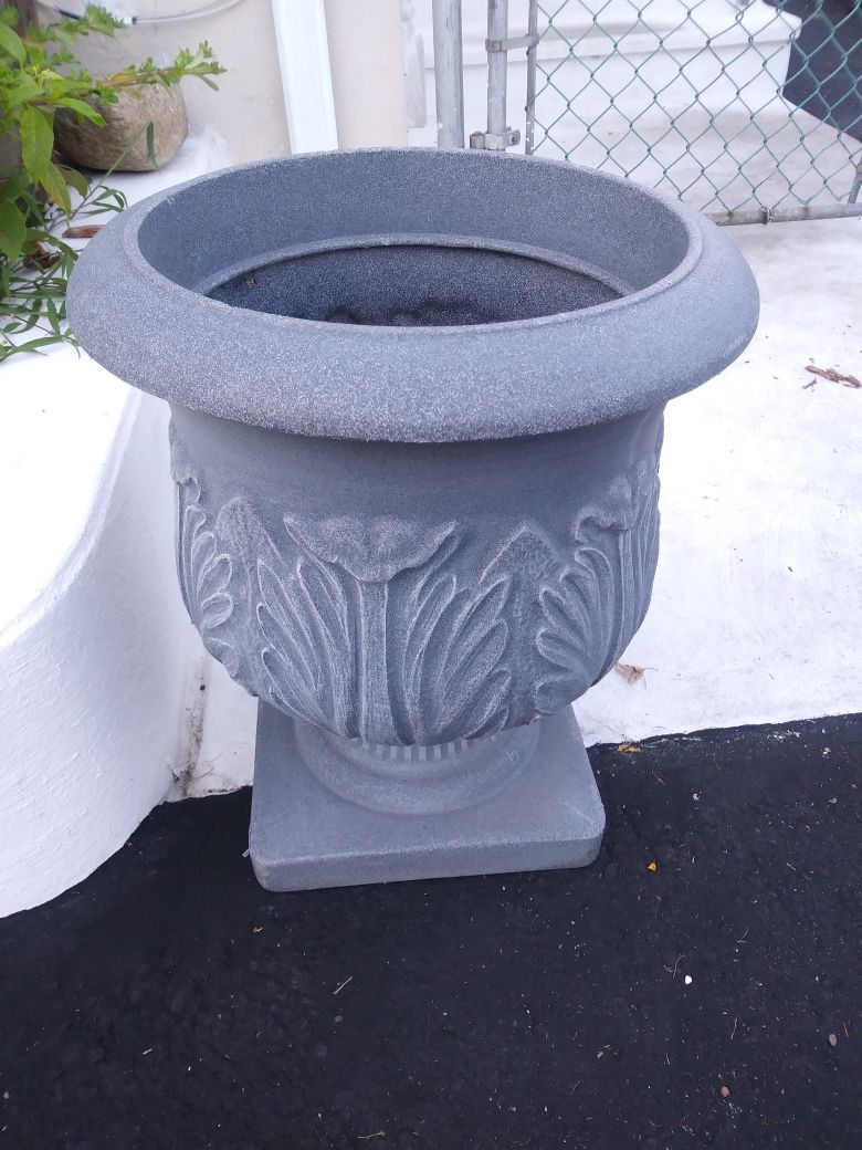 Pedestal Flower Pot