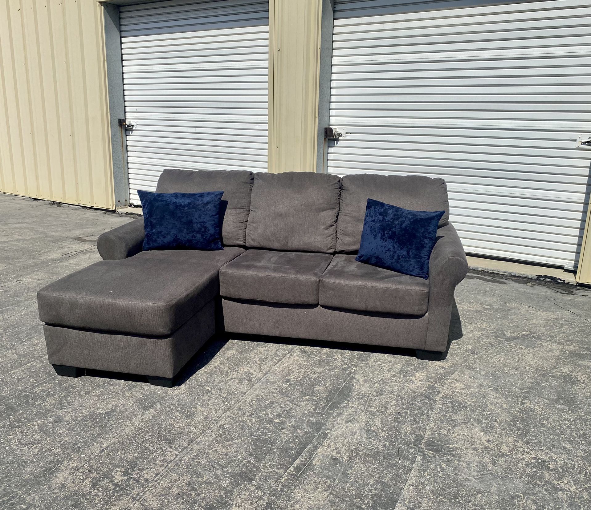 FREE DELIVERY BEAUTIFUL ASHLEY FURNITURE SECTIONAL COUCH !!