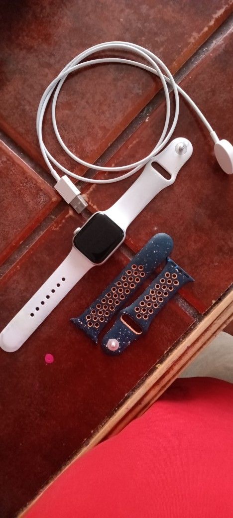 2020 Apple Watch SE