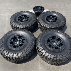 Ford Bronco Sasquatch 17” Gloss Black Beadlock Wheels And 37” Toyo M/T Tires Off-Road