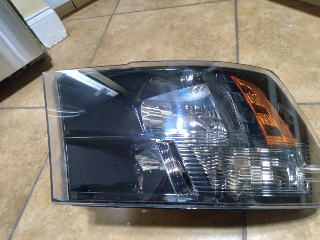 2009-2018 Dodge 1500  Head Light  Cluster