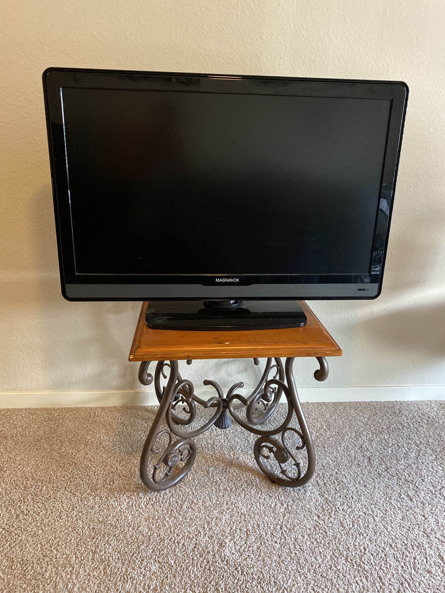 40 inch Magnavox TV with Stand - Great Condition