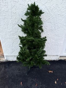 4.5 Ft tree