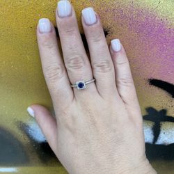 18k NATURAL DIAMOND RING 