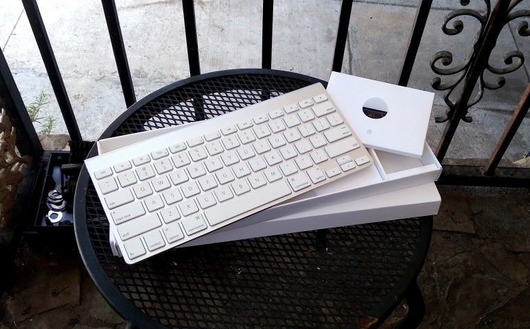 Apple Magic Keyboard (A1314) Wireless Bluetooth