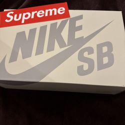 Supreme x Nike SB Dunks