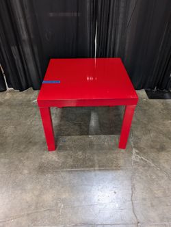 Bright Red Square End Table in Glossy Finish
