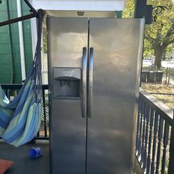 Frigidaire Icemaker /Water Dispenser  