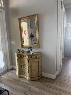 Entrance Furniture And Mirror
