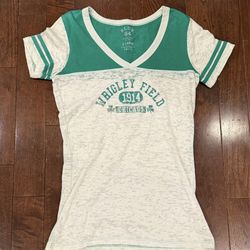 Juniors XL Chicago Cubs Irish Shamrock theme V-neck T-shirt Size XL $12