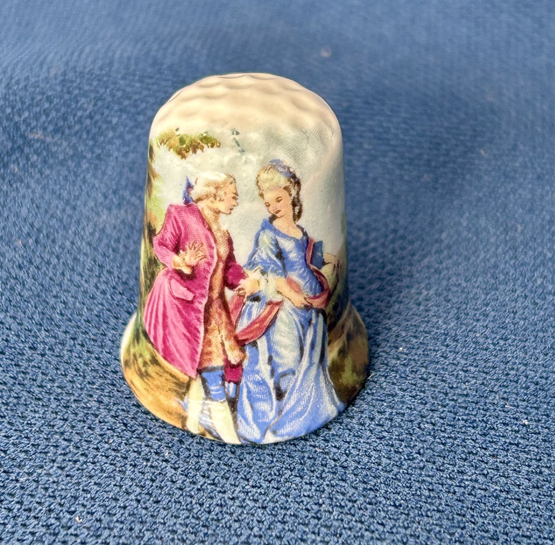 Limoges Design Courting Couple Bone China Thimble