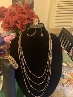 New Jewelry 4pc set color Gold