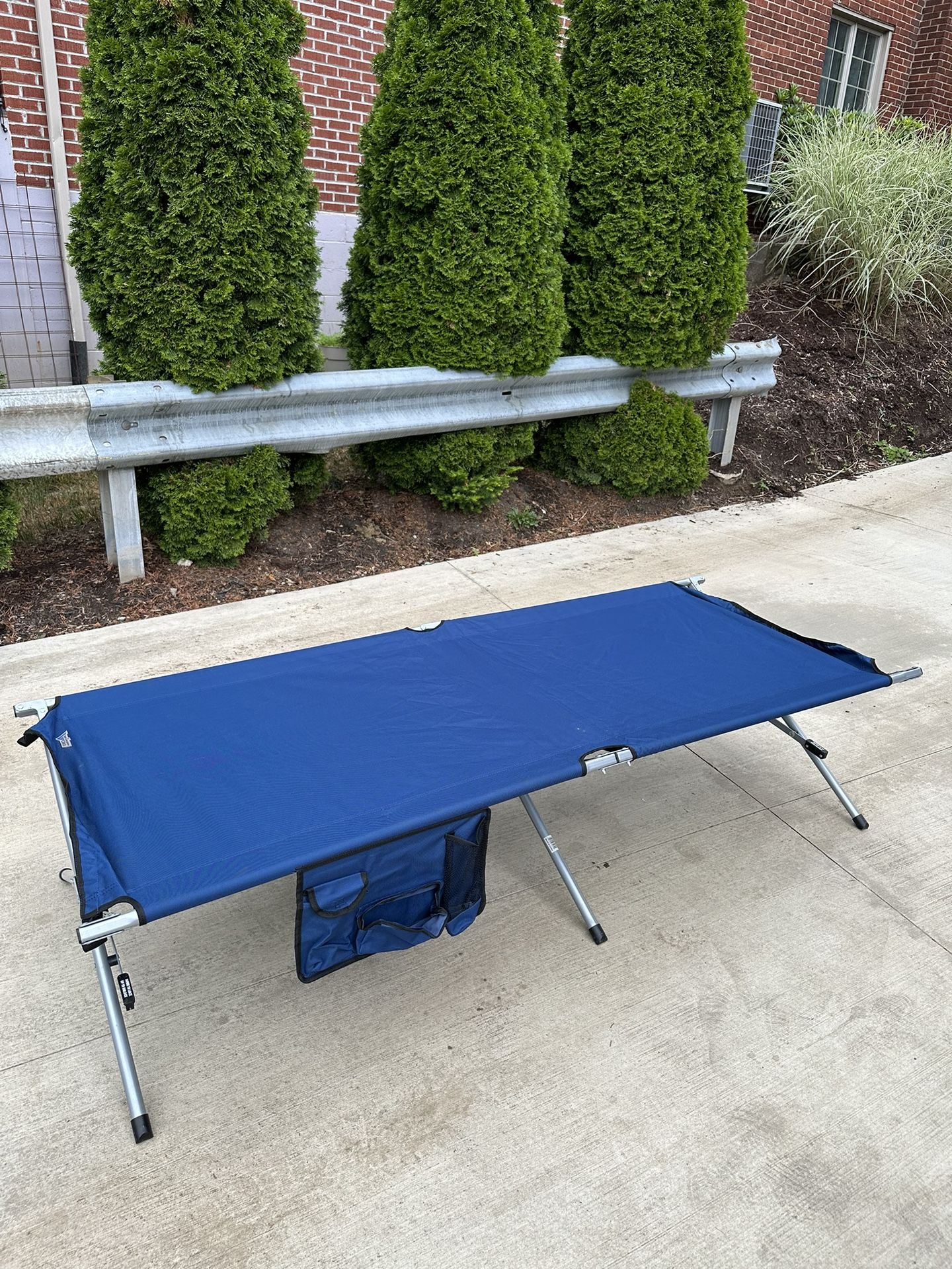 RIO Adventure One Piece Folding Camp Cot, Navy bed, Carrying case, Preowned