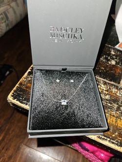 Badgley Mischka New York Neck Lace With Matching Earrings . Great For Valentines Day , Birthday. Or Mothers Day.