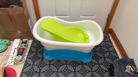 Summer infant Baby Bathtub with Infant Insert and step stool