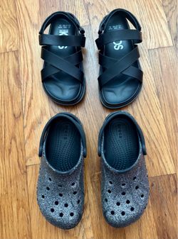 Little Girl’s Black Sandals & Crocs size 12-13C