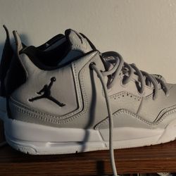 Air Jordan Courtside 23 GS sneakers in the "Grey Fog/Dark Smoke Grey" colorway,3.5Y Boy.