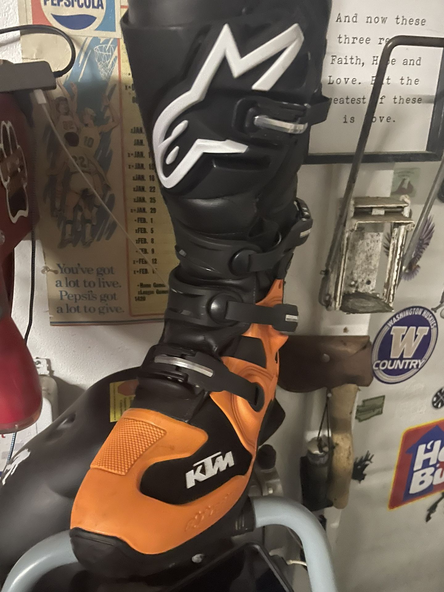 Brand New KTM Dirt Bike Riding Boots! Orange And Black Alpine Stars, Super Comfortable And Lightweight, Been Stored In Closet Since I Purchased. Injur
