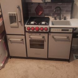 Kid Kraft Play Kitchen 