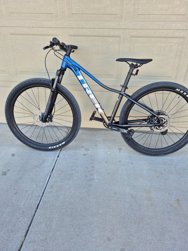 TREK MARLIN 8 MOUNTAIN BIKE, 1X12, TUBELESS TIRES/RIMS, ROCKSHOX AIR SHOCK (SMALL FRAME)