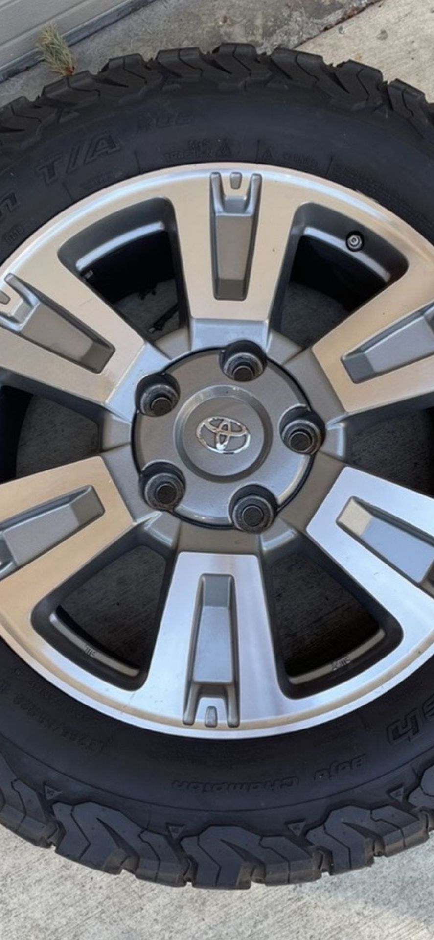 Toyota Tundra Wheels Tires 