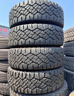 275/70/18 Goodyear Selling a set of 4 tires in excellent condition 🫡