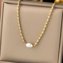 pearl pendant necklace