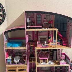 Good Condition Barbie House 