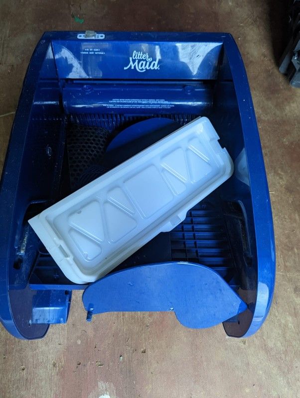 Litter Maid Automated/self Cleaning Cat Litter Box 