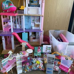 Barbie Dream House, Helicopter ** ALSO INCLUDES 116QT BUCKET OF BARBIE ACCESSORIES **