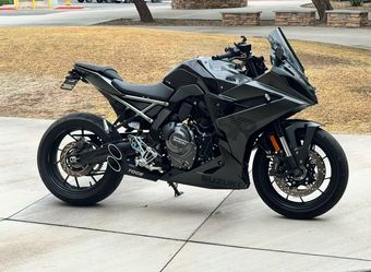 2025 Suzuki GSX 8R 1 owner