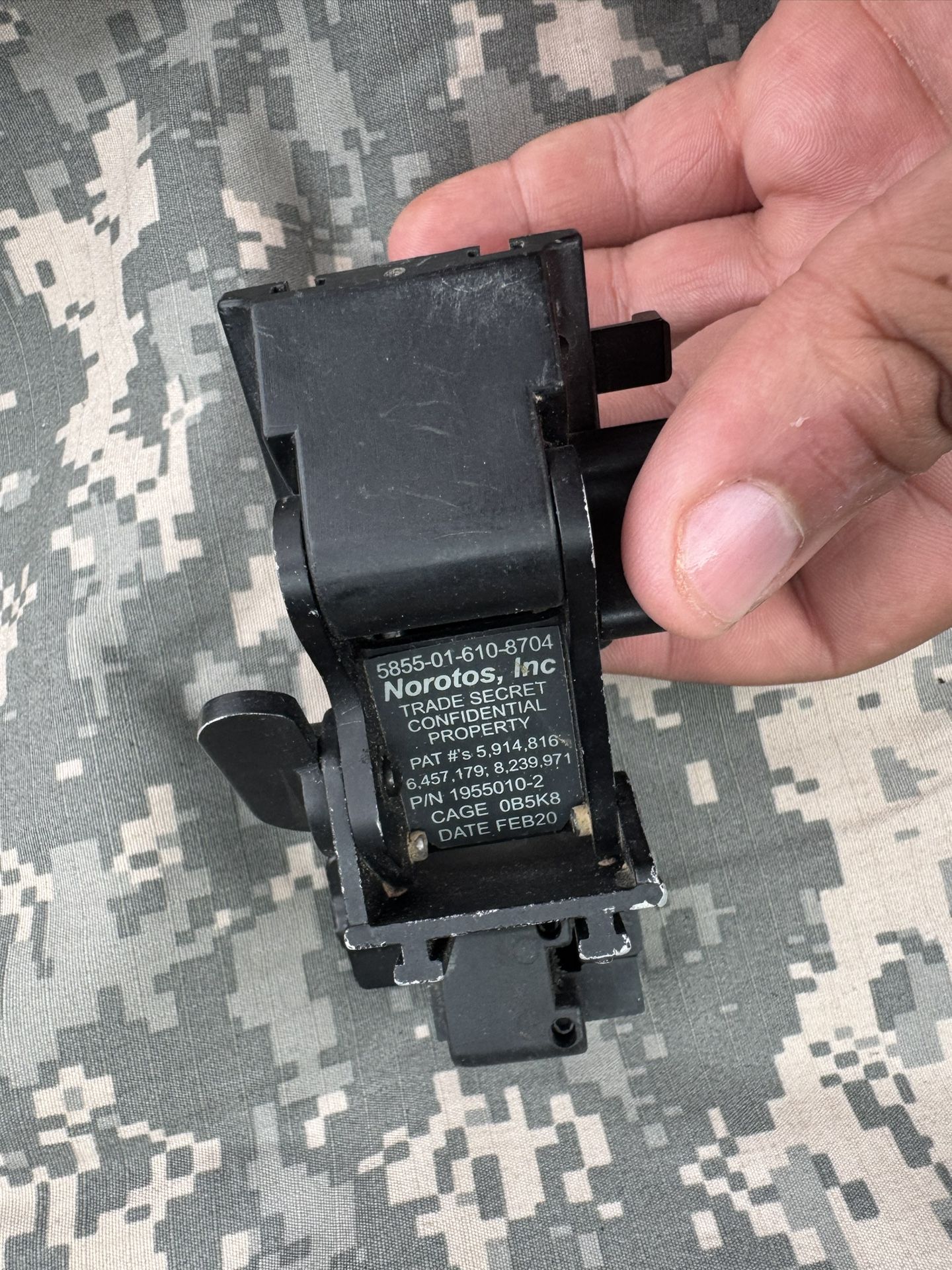 Norotos AKA2 NVG Mount – Military Helmet Bracket (P/N 1955010-2) – Used