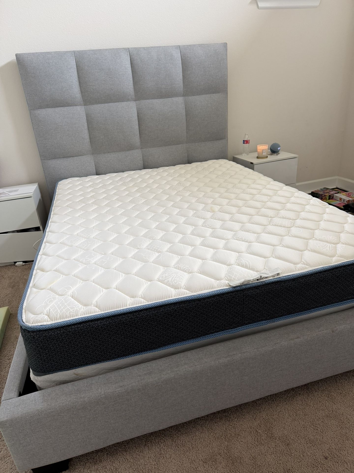 QUEEN BED