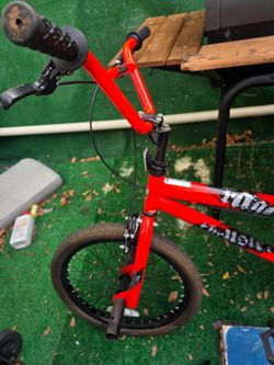 20” Freestyle BMX Bike w/ Pegs – Red