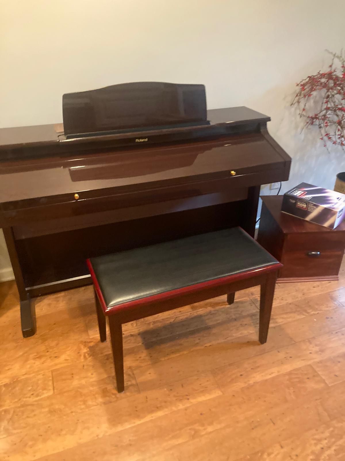 Roland KR-7 Keyboard PRICE NEGOTIABLE