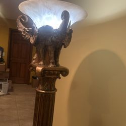 Lámpara con decoración de elefante