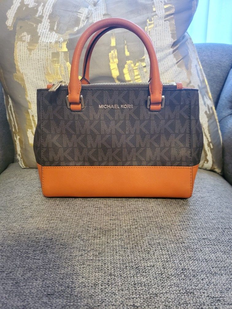 Michael Kors Purse With Straps
