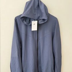 Nike Lightweight Tech