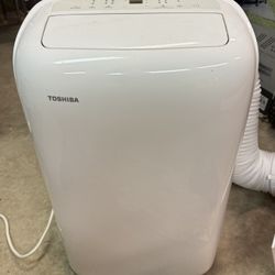 Toshiba - 12,000 BTU / 8,000 SACC PORTABLE AIR CONDITIONER and Dehumidifier with Remote No