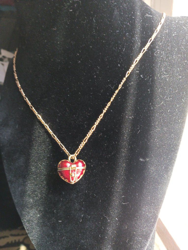 Heart Locket With 925 Vermiel Gold Chain