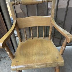 Vintage maple? Wood chair   (1)