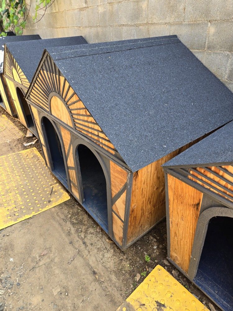 Large Dog House (Ready To Go)