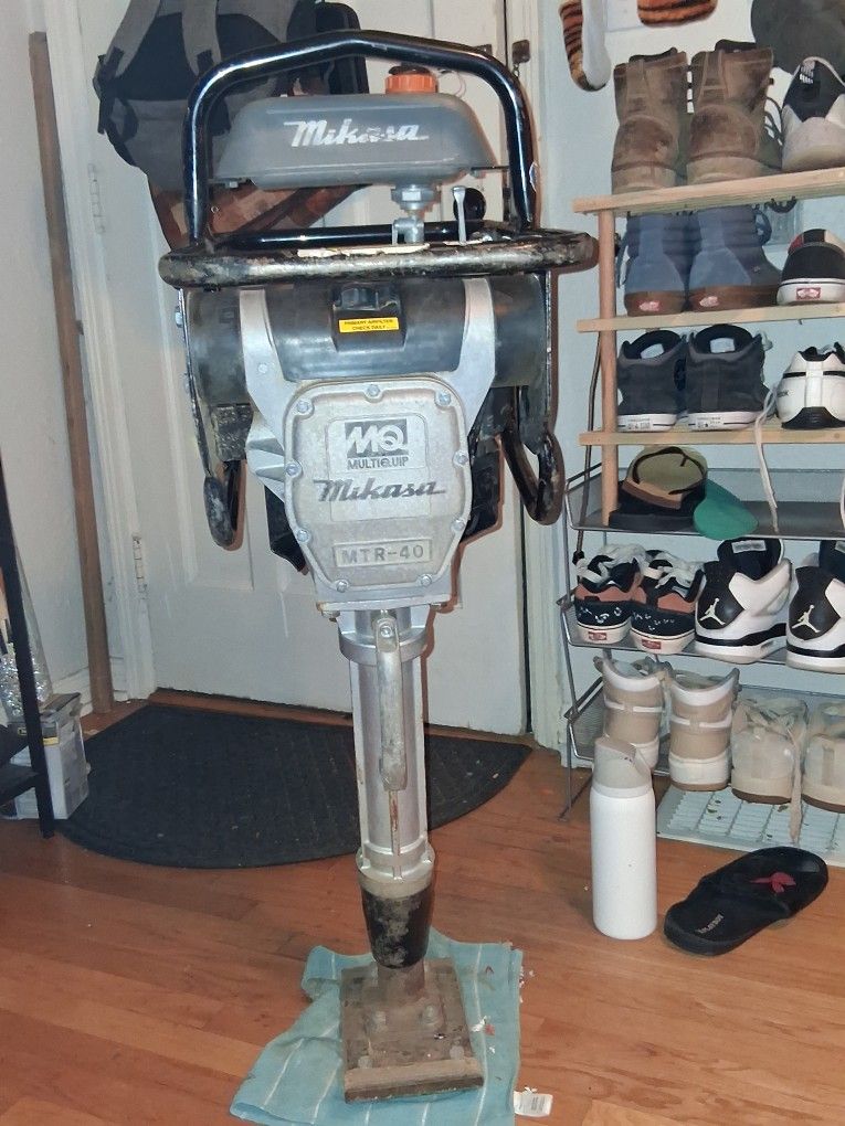 Jumping Jack Honda Gx 100 W/ Mikasa Mtr-40