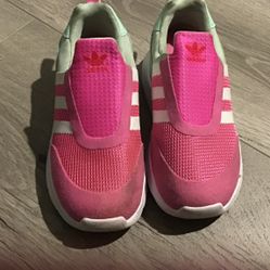 Toddler Adidas shoes size 8