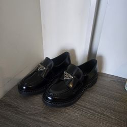 Womens Prada Polished Leather Loafer Sz 38/ 8